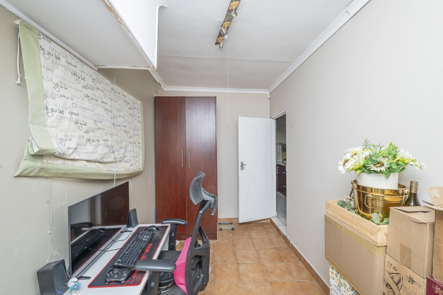 5 Bedroom Property for Sale in Kenridge Western Cape